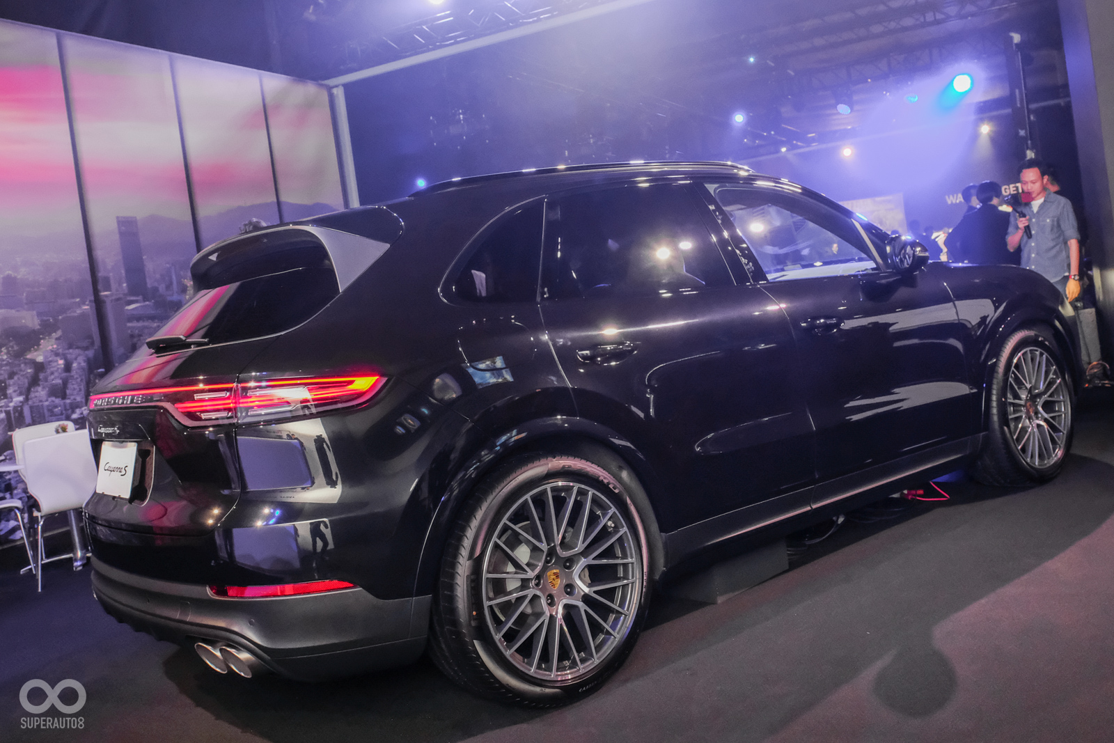 全新Cayenne造型更加流線,低扁的車身展現出十足的跑格氣息