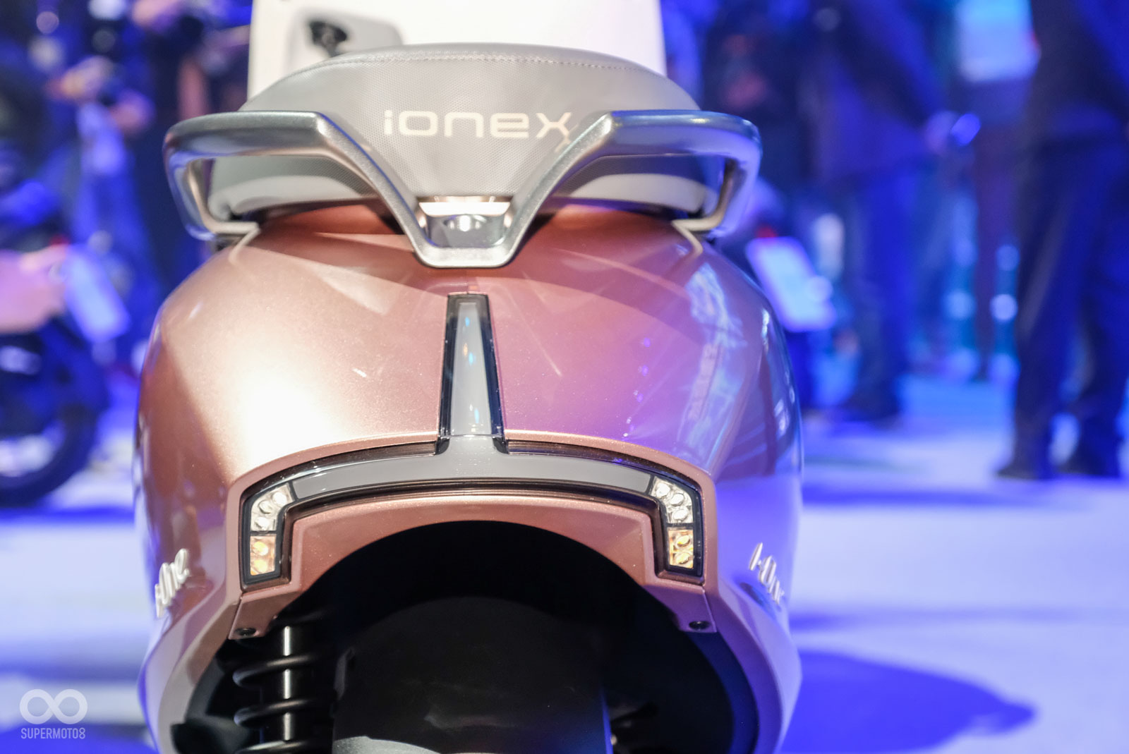 在i-One X時期就令人印象深刻的車尾燈,也完整保留到i-One上頭