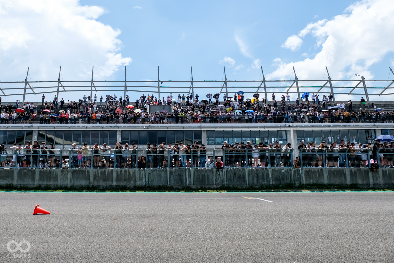 看台滿滿的人潮,絕對是活動當天的重頭戲