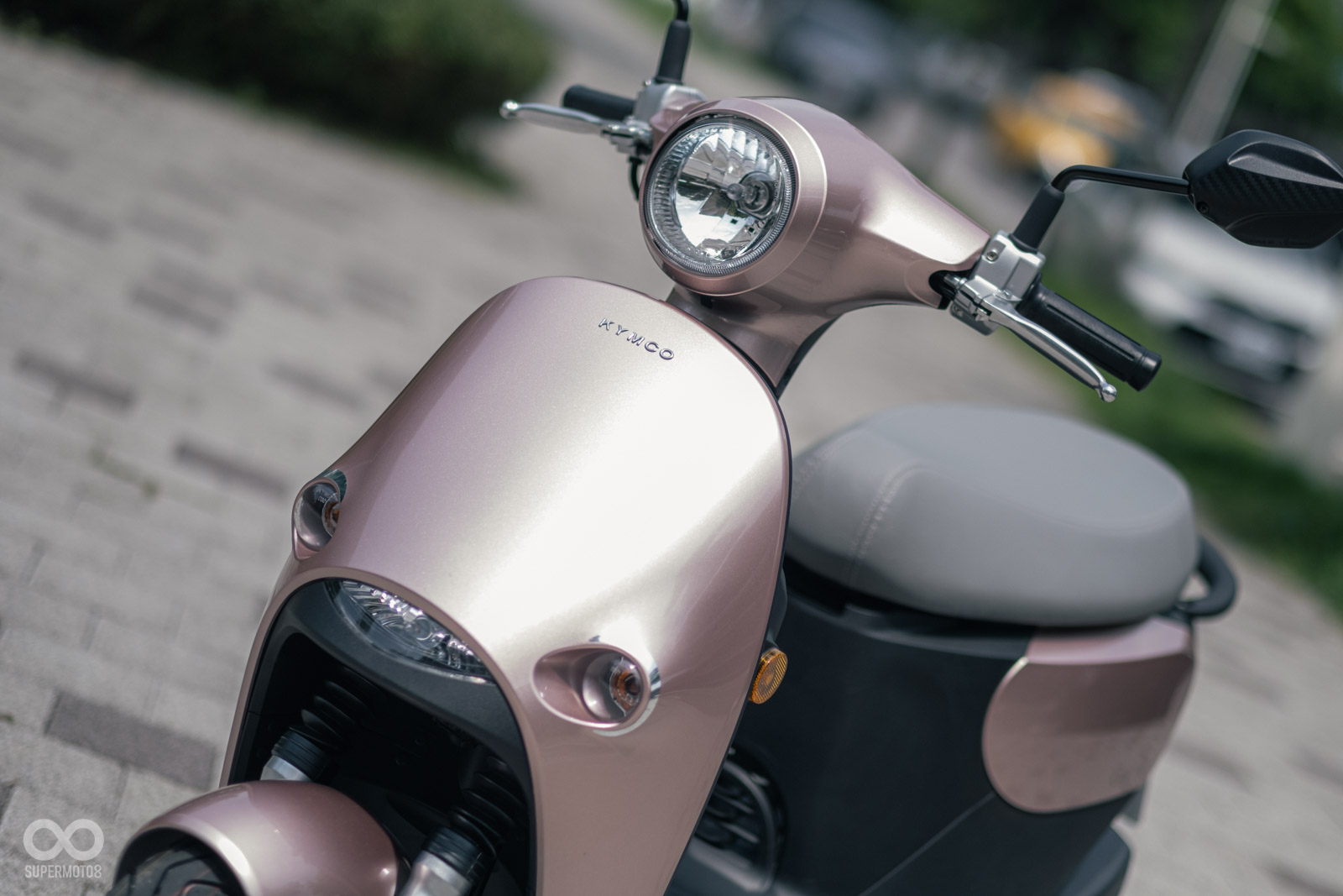 極為獨特又前後呼應的燈具設計，賦予KYMCO GENIE 115獨一無二的氣質