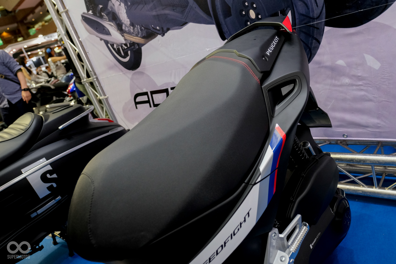 除了傳統雙座版本外,現場也展出搭載單座椅的運動版本