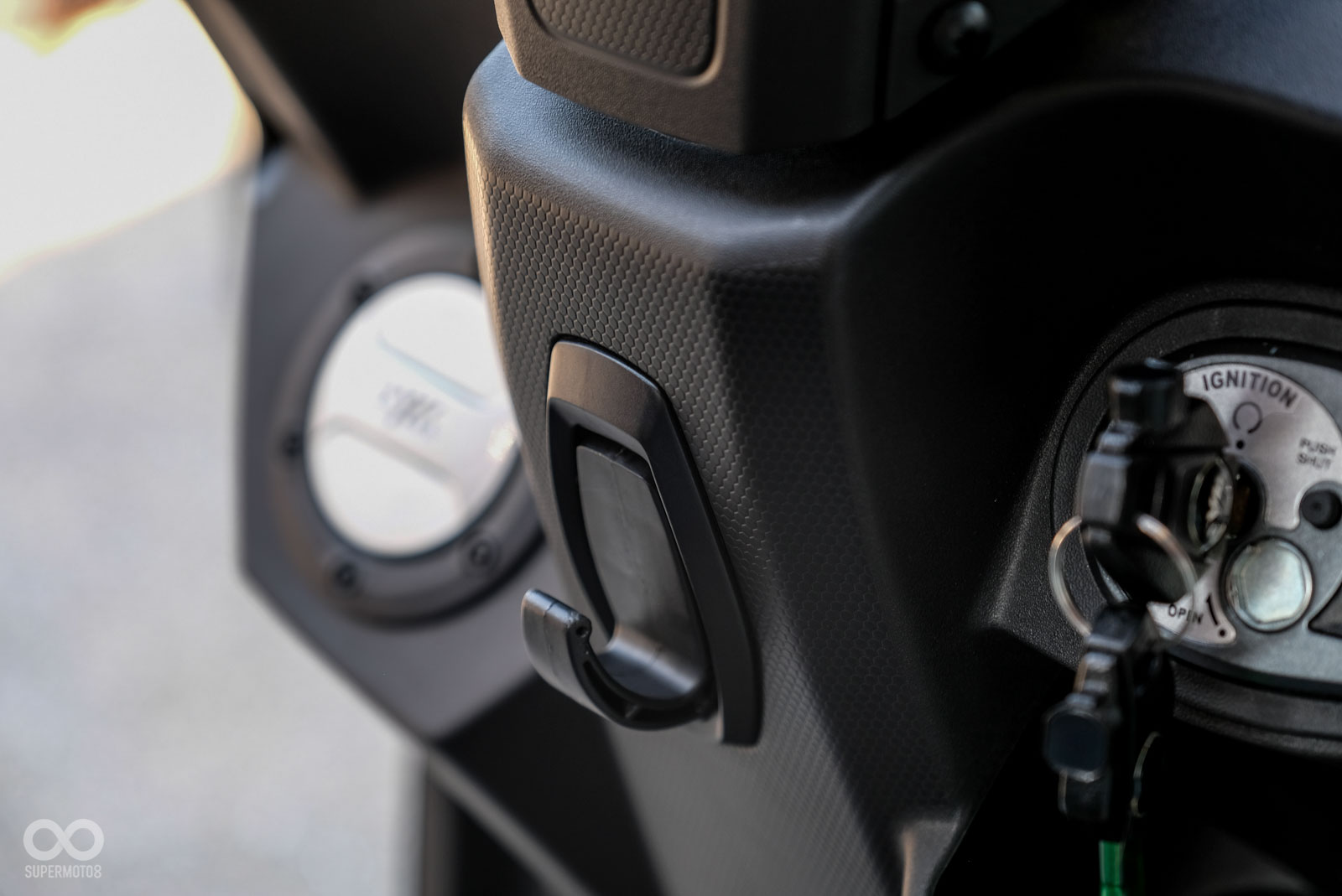 前掛勾可收折、隱藏