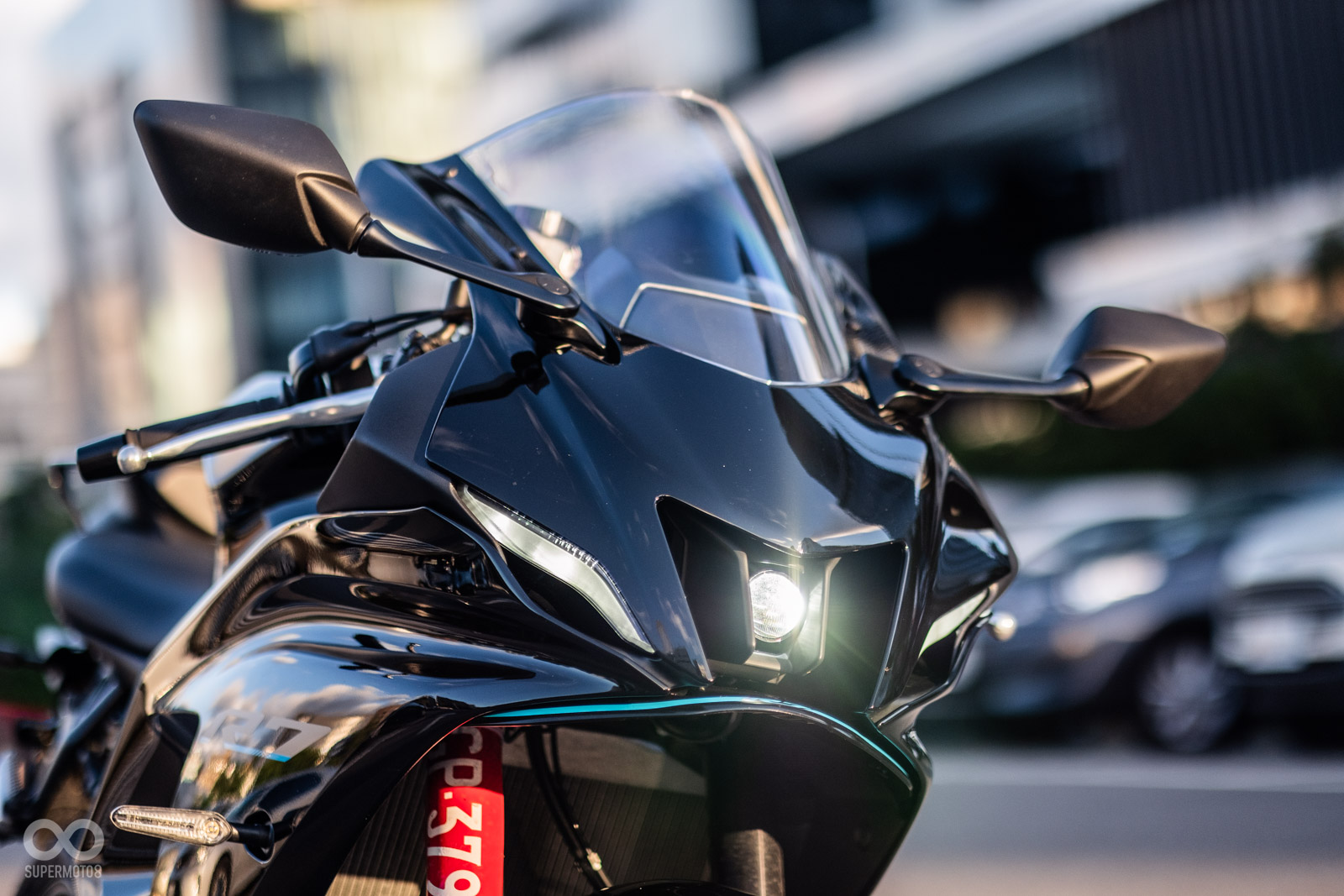 YZF-R7獨特的大燈設計，一開始令人難以接受，但越看越覺得有味道