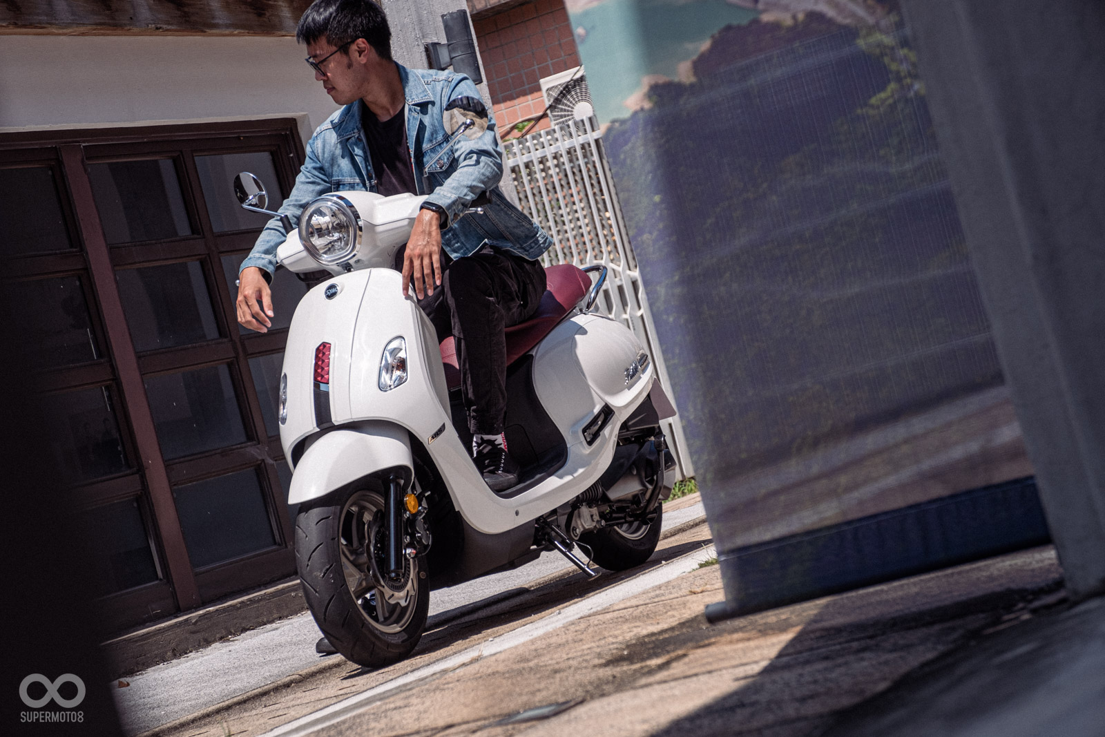 多虧有FIDDLE 125寬大的腳踏空間，整趟旅程中才能好好放鬆享受美景