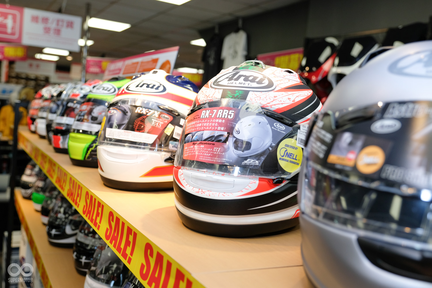 安全帽的種類相當齊全,品牌更是豐富,而Arai的多款系列現在正在猛烈促銷中,售價甚至比日本還要更低