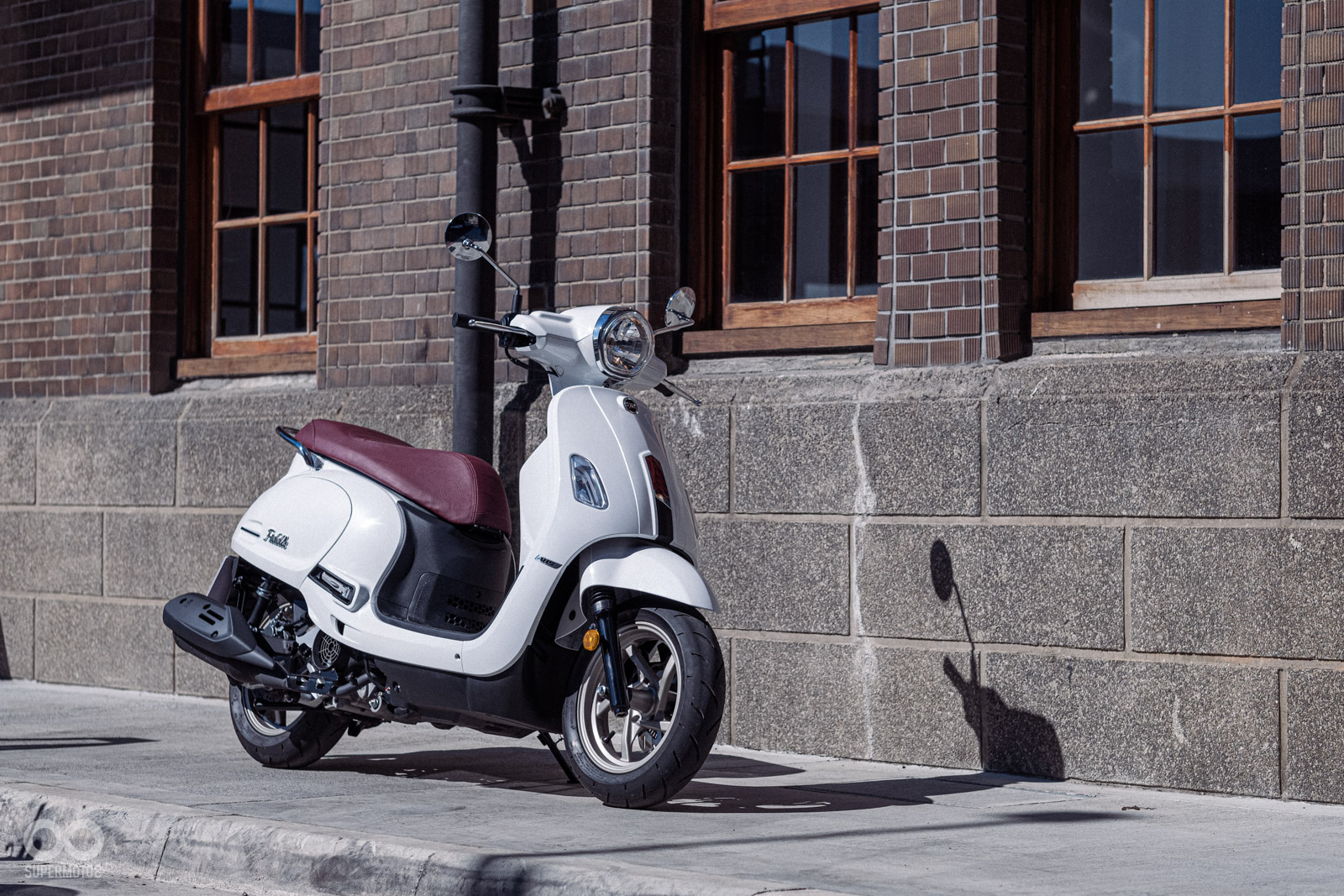 FIDDLE 125超省的油耗表現，很大一部分要歸功於智慧油電科技的「零噪音零污染怠速熄火系統」加持