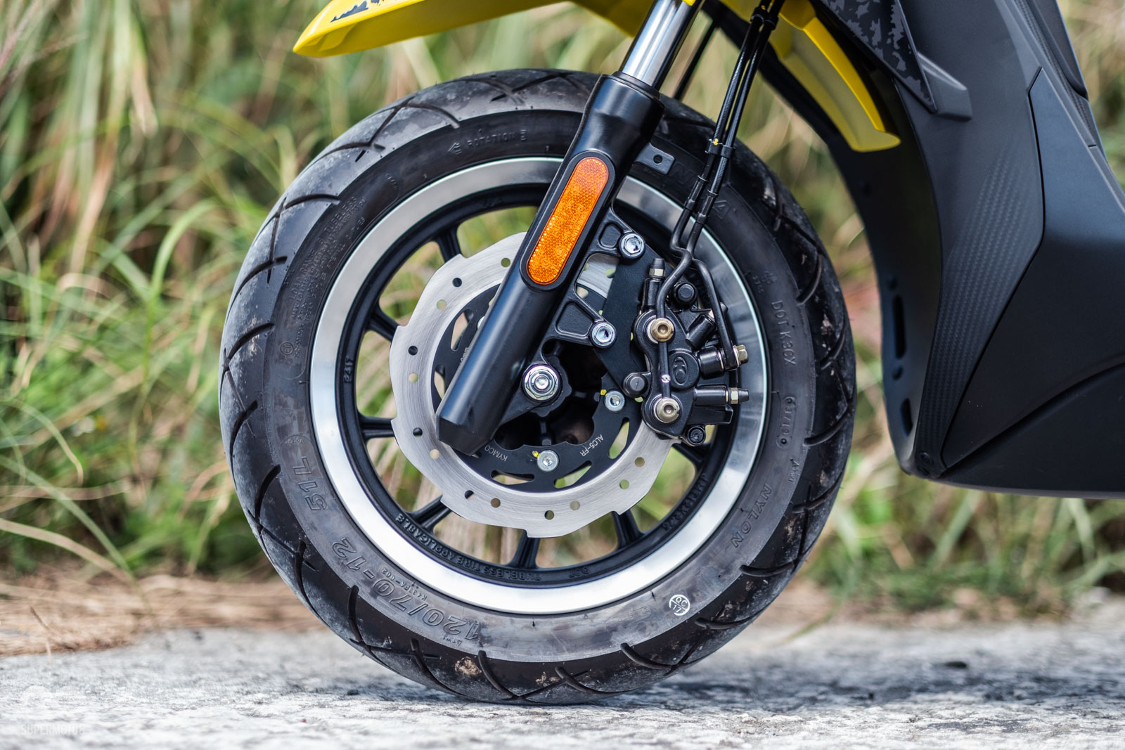 因為CBS需求,前煞車配上三活塞卡鉗