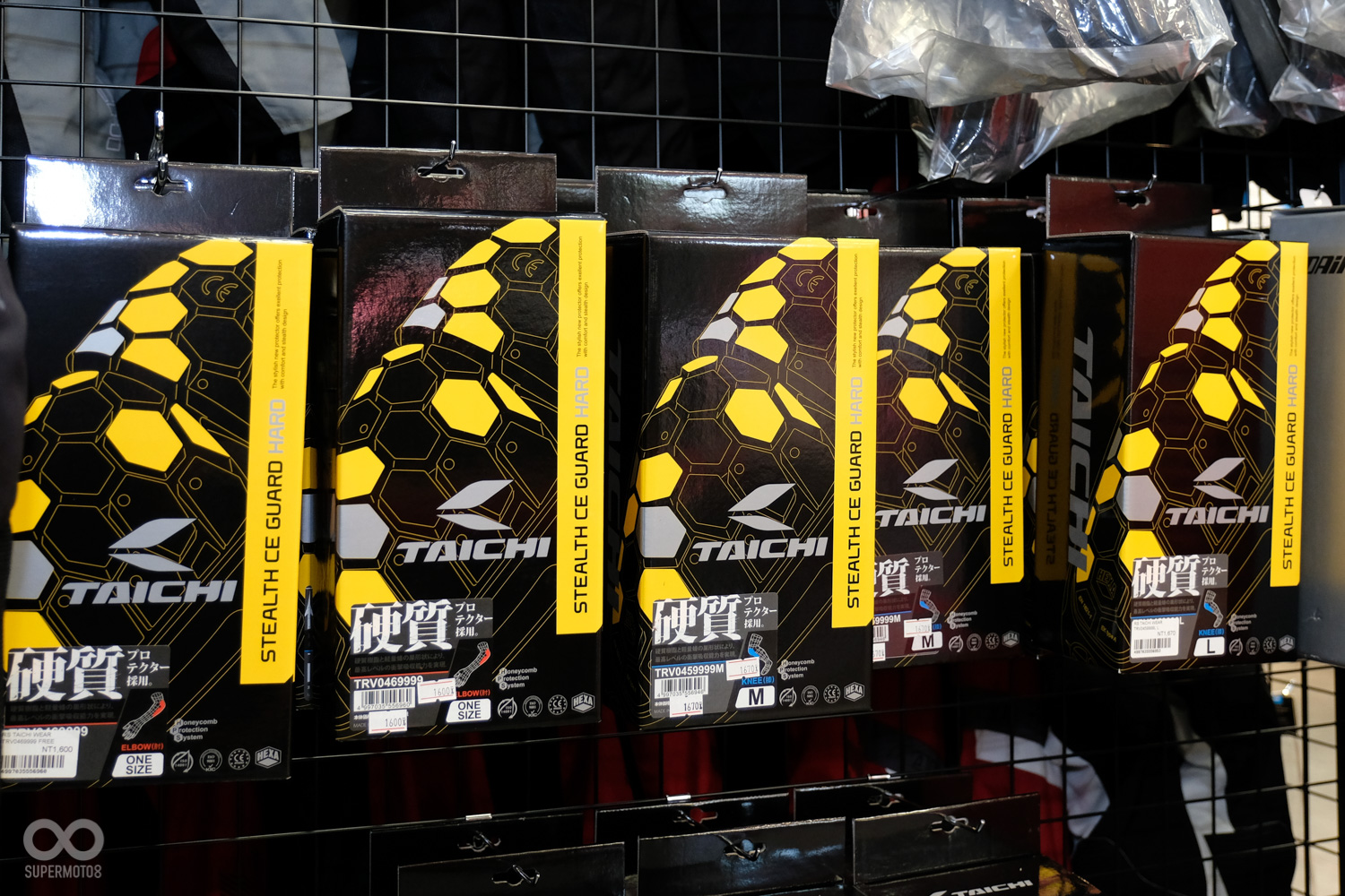 護具在台灣是較不受重視的一環,但在NAPS同樣能看到,無論是軟式還是硬式,多樣化的選擇為騎士提供了更安全的防護