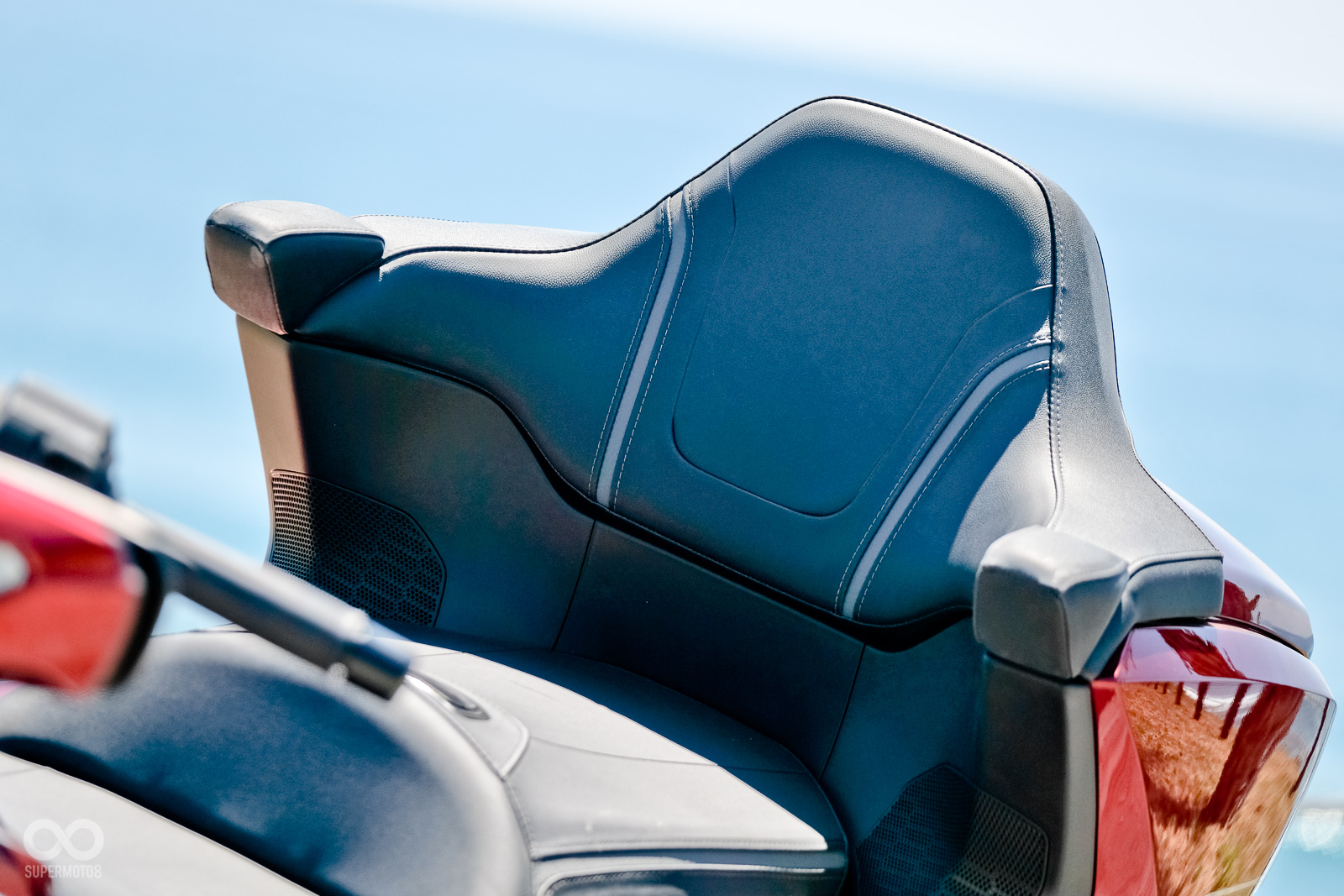 新款GOLDWING後座造型更為俐落