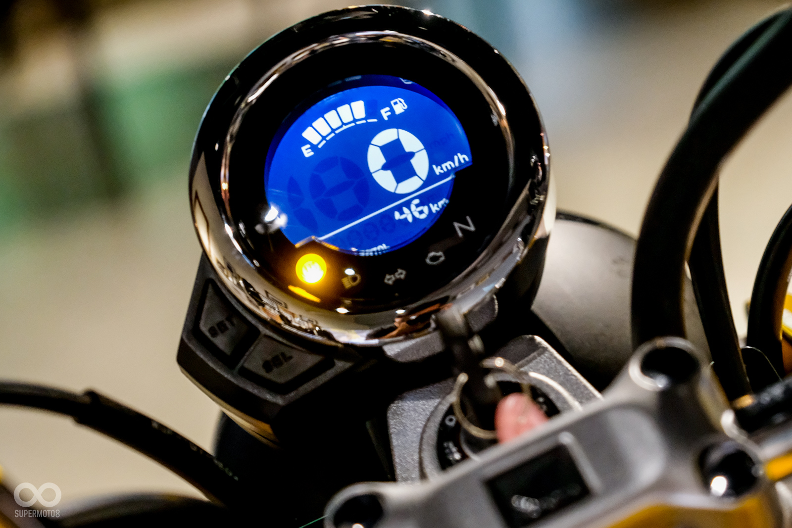 儀表相當簡單,油表、時速表、總里程、A\B里程,還有開啟電門會給你打招呼的小巧思