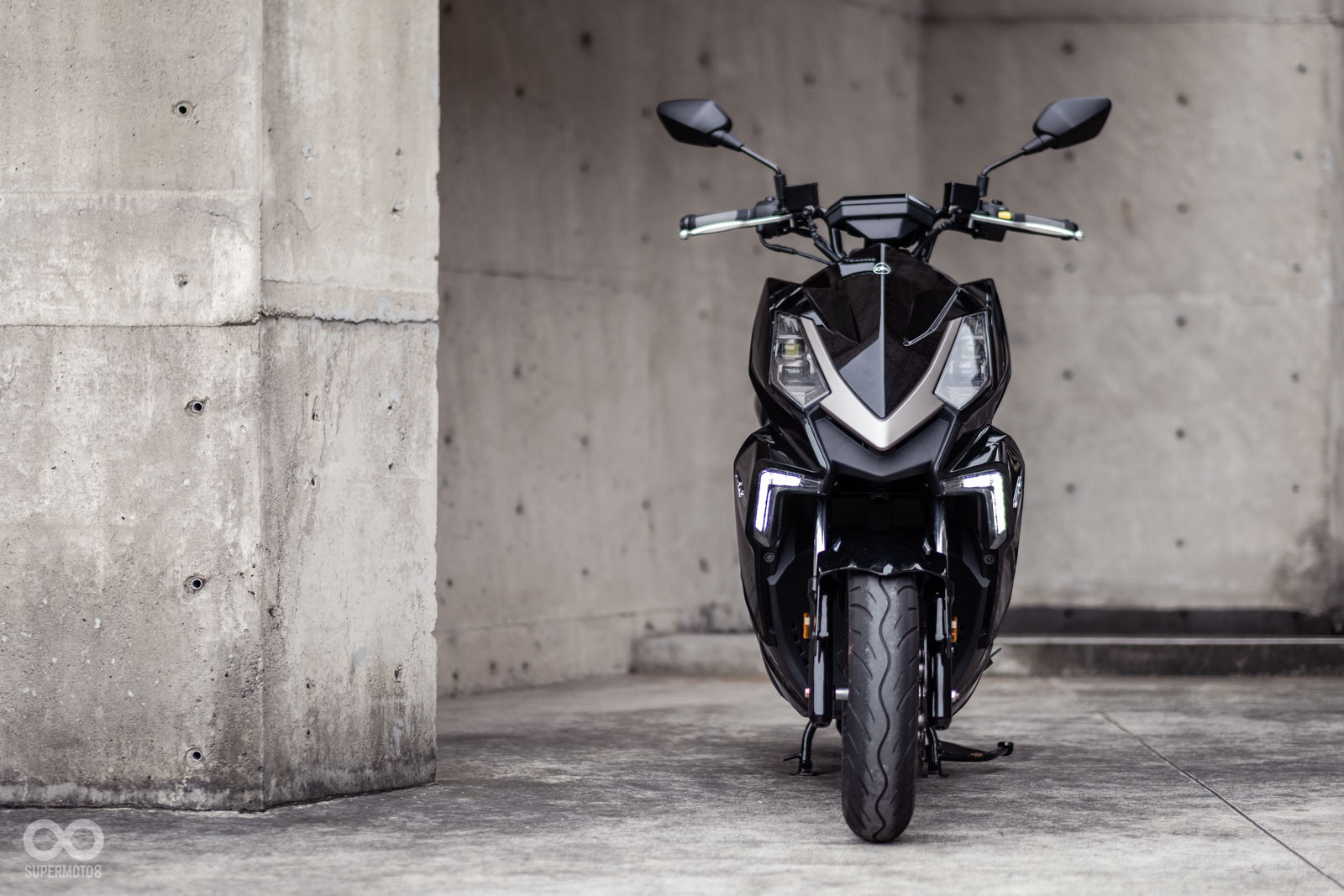 大燈使用獨特的「狙擊式燈組」有種一股「龍王怒目而視」的霸氣視覺感受