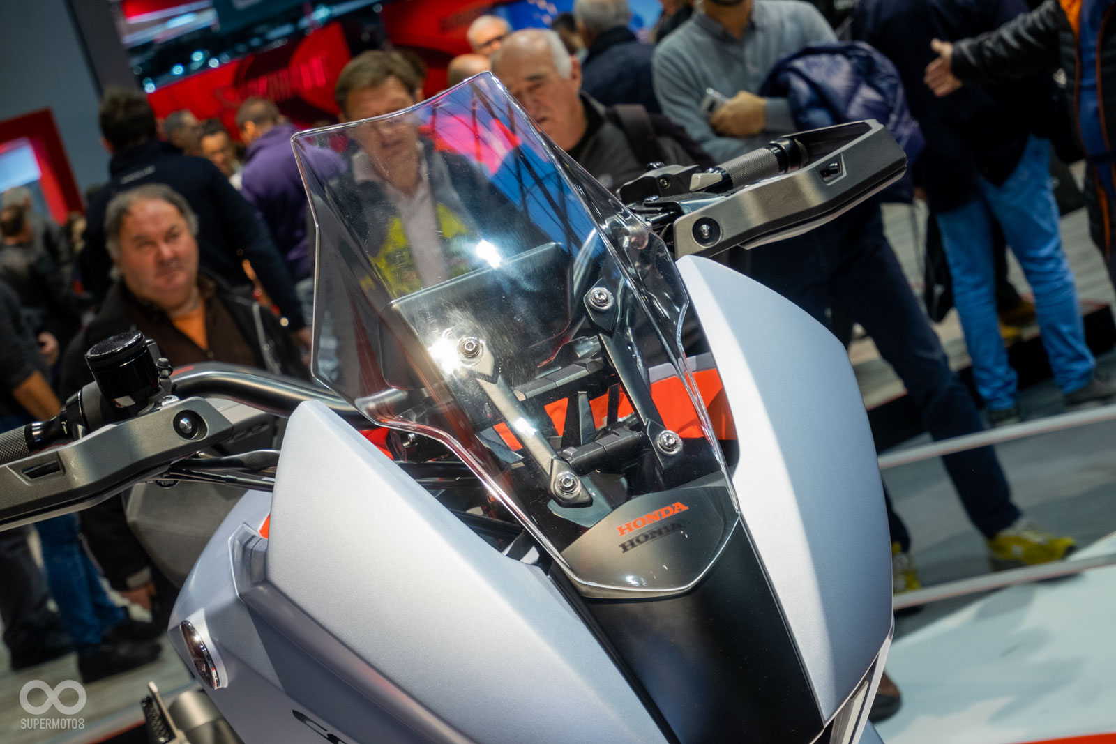 短風鏡搭配越野護弓，真的非常有冒險的氣息