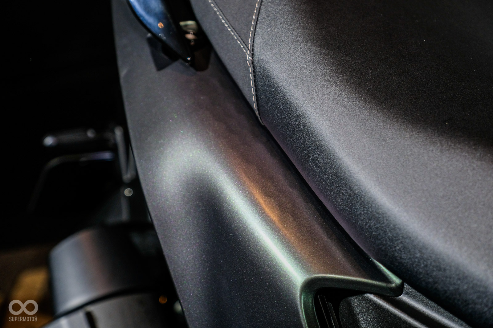 車殼有低調的蛇鱗造型