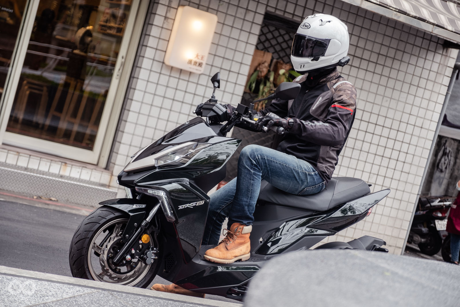 DRG 158極為獨特的外觀造型，騎在路上真的會吸引相當多路人的目光