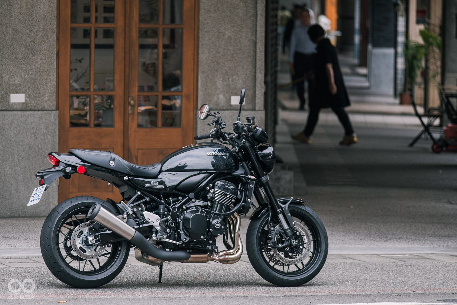 新版的Z900RS除了有新設計的椅墊，還有加寬並降低位置的新手把設計