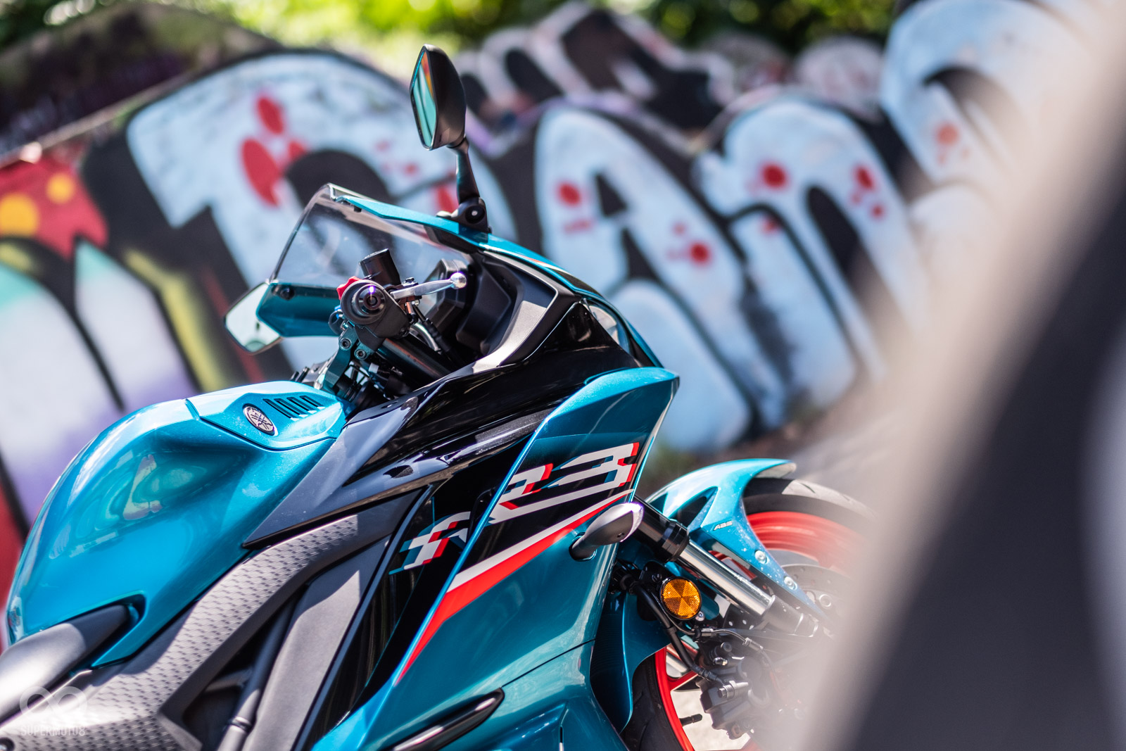 本次試乘的YZF-R3採用全新的酷炫科幻塗裝