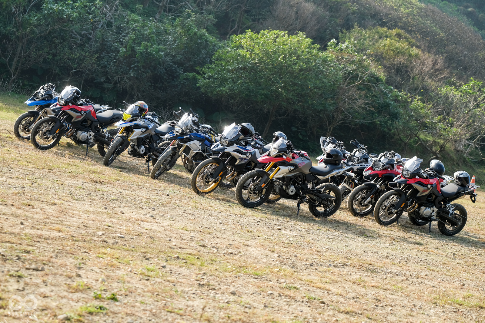 相當多的車友騎著自己的愛車前來參加這次的BMW原廠課程