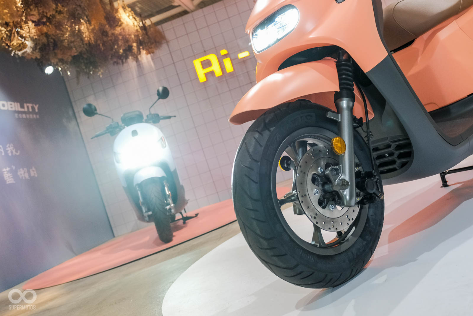 前後12吋輪框，降低座高