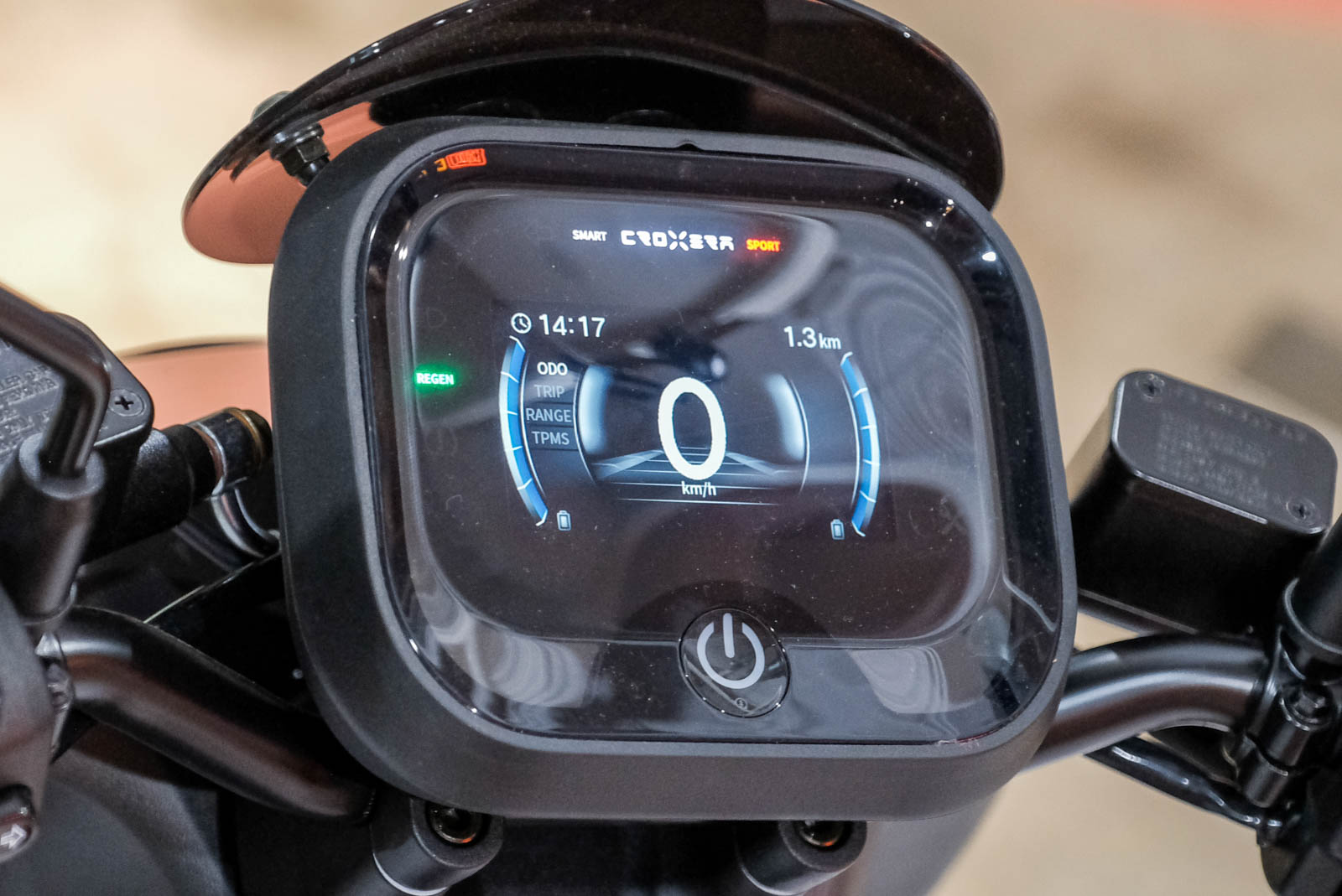 智慧儀表為+版限定配備