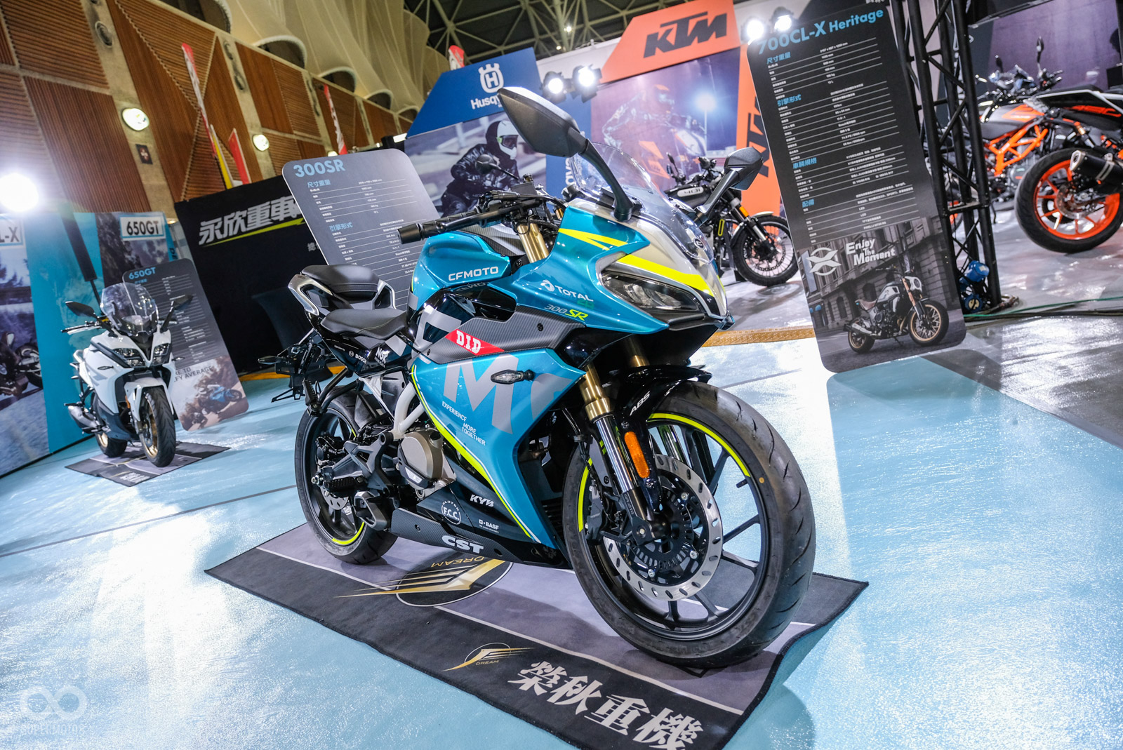 去年車展上CFMoto帶來300SR、650雙車以及700CL-X四款新車發表