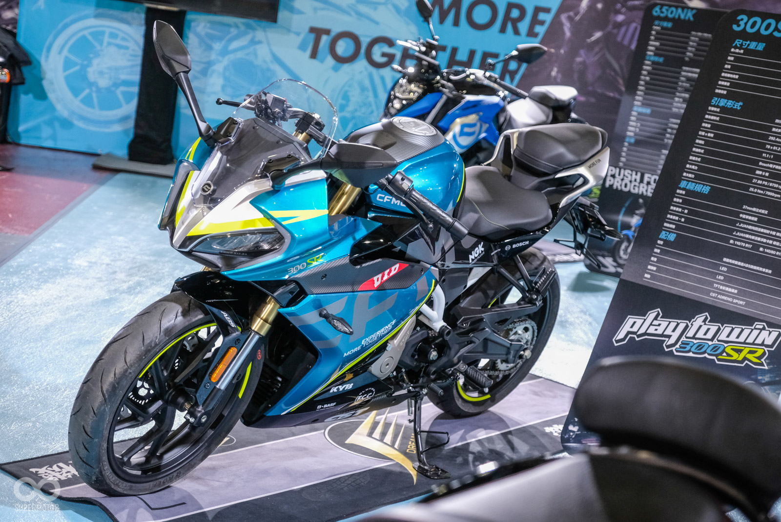 37mm倒立式前叉,配對向四活塞卡鉗 292mm碟盤