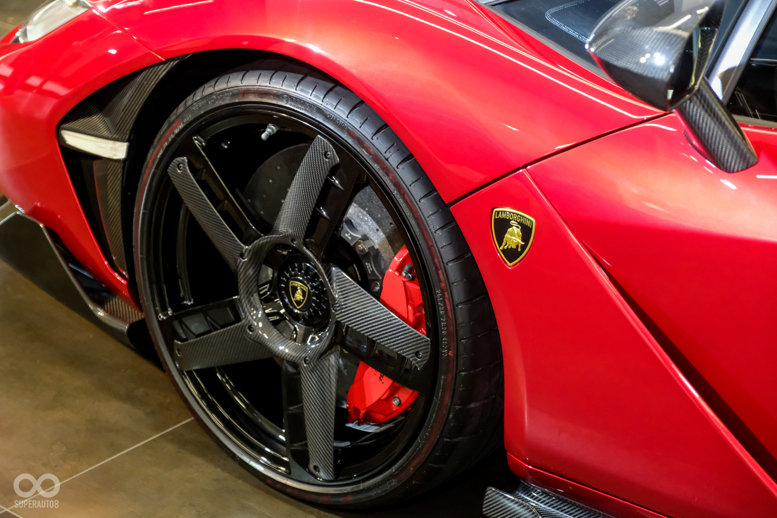 Lamborghini Centenario全車由碳纖維打造，就連輪框也不例外