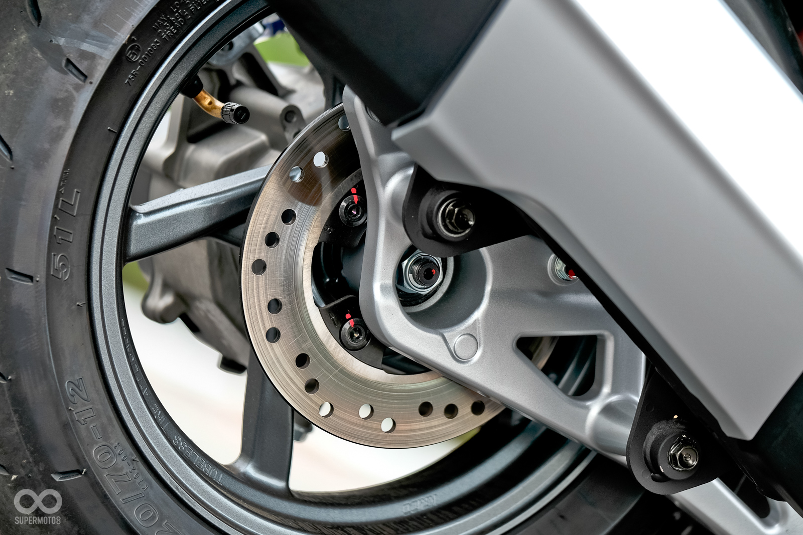 前後碟煞，在125氣冷車已經足夠