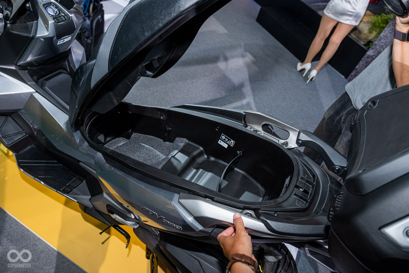 因為修改來自FORZA350，擁有超大的車廂空間