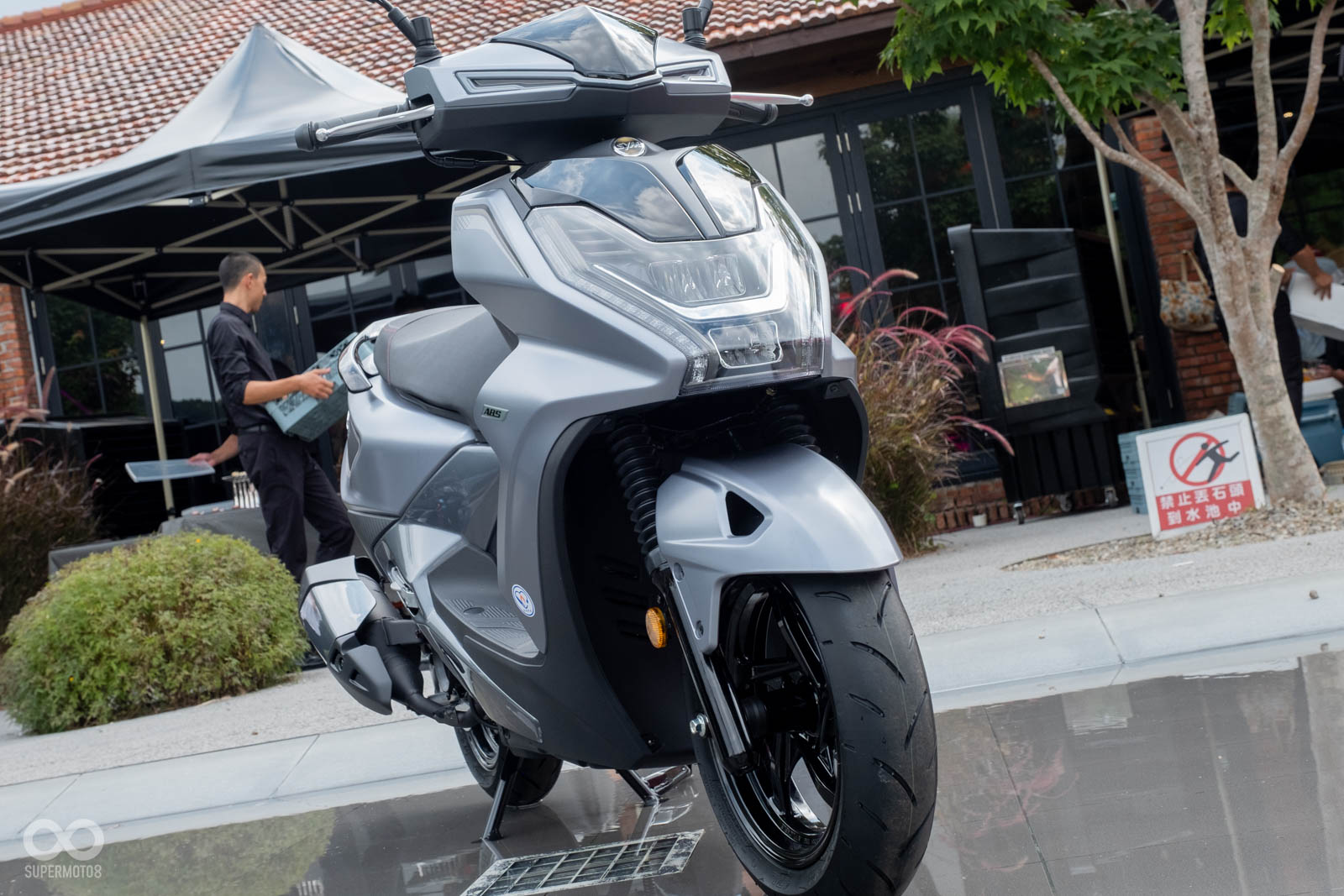 FNX 125的新色「太空灰」