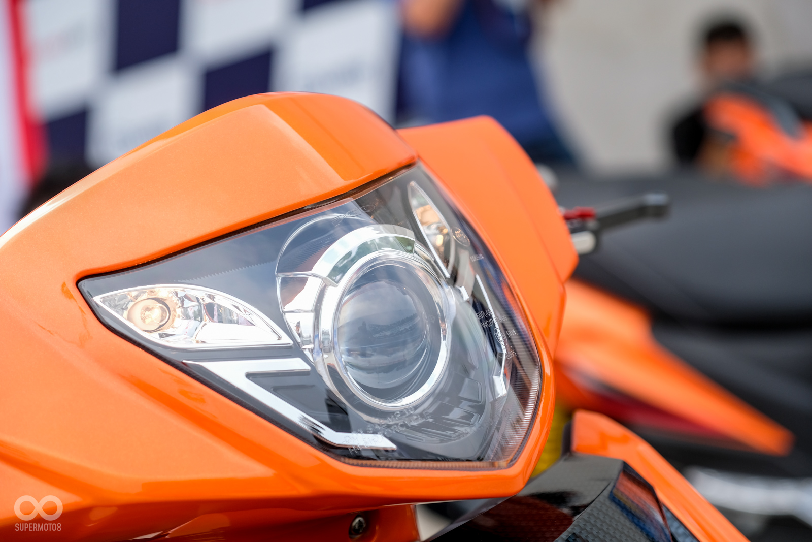 魚眼大燈為PGO 2018 TIGRA DIABLO標準配備