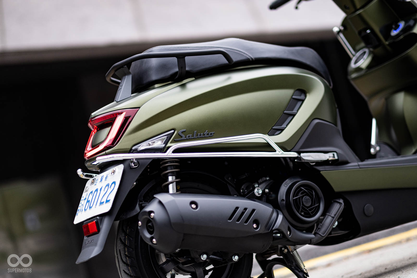 內凹的車側設計加上鯊魚鰭導風口,運動感十足