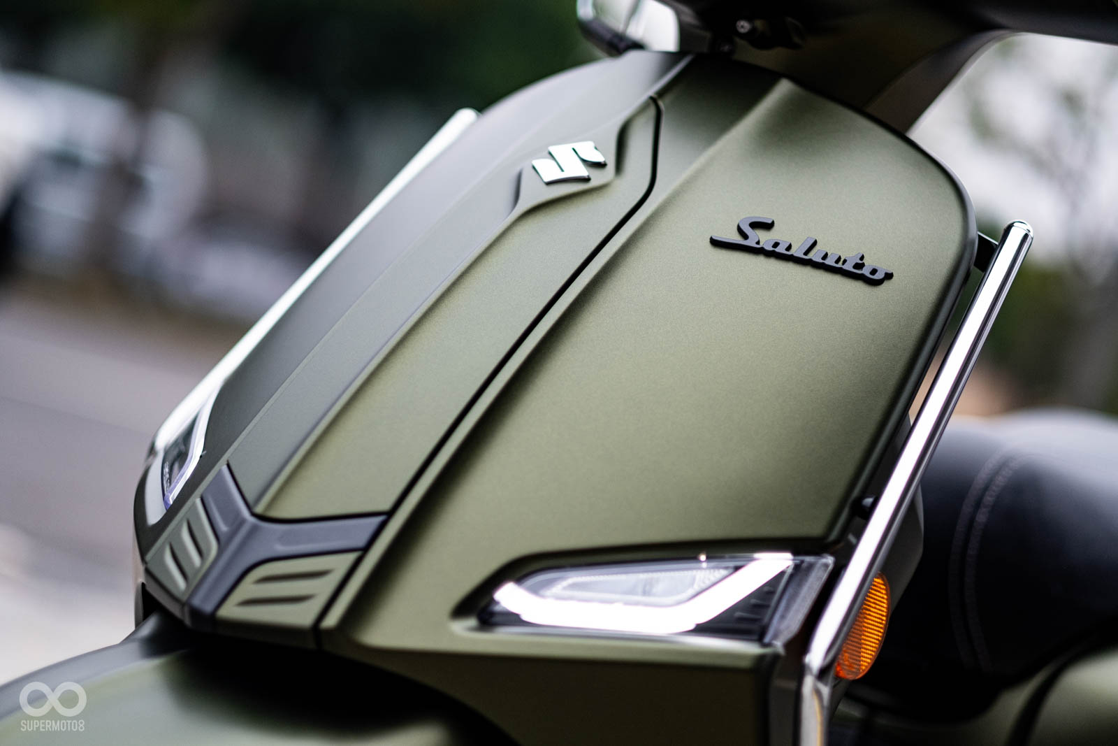 黑化鍍鉻裝飾與加購選配車身的保桿讓Saluto更顯精美