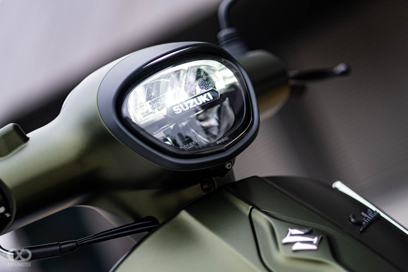 大燈以SUZUKI字樣分割近/遠光燈,細節上相當用心