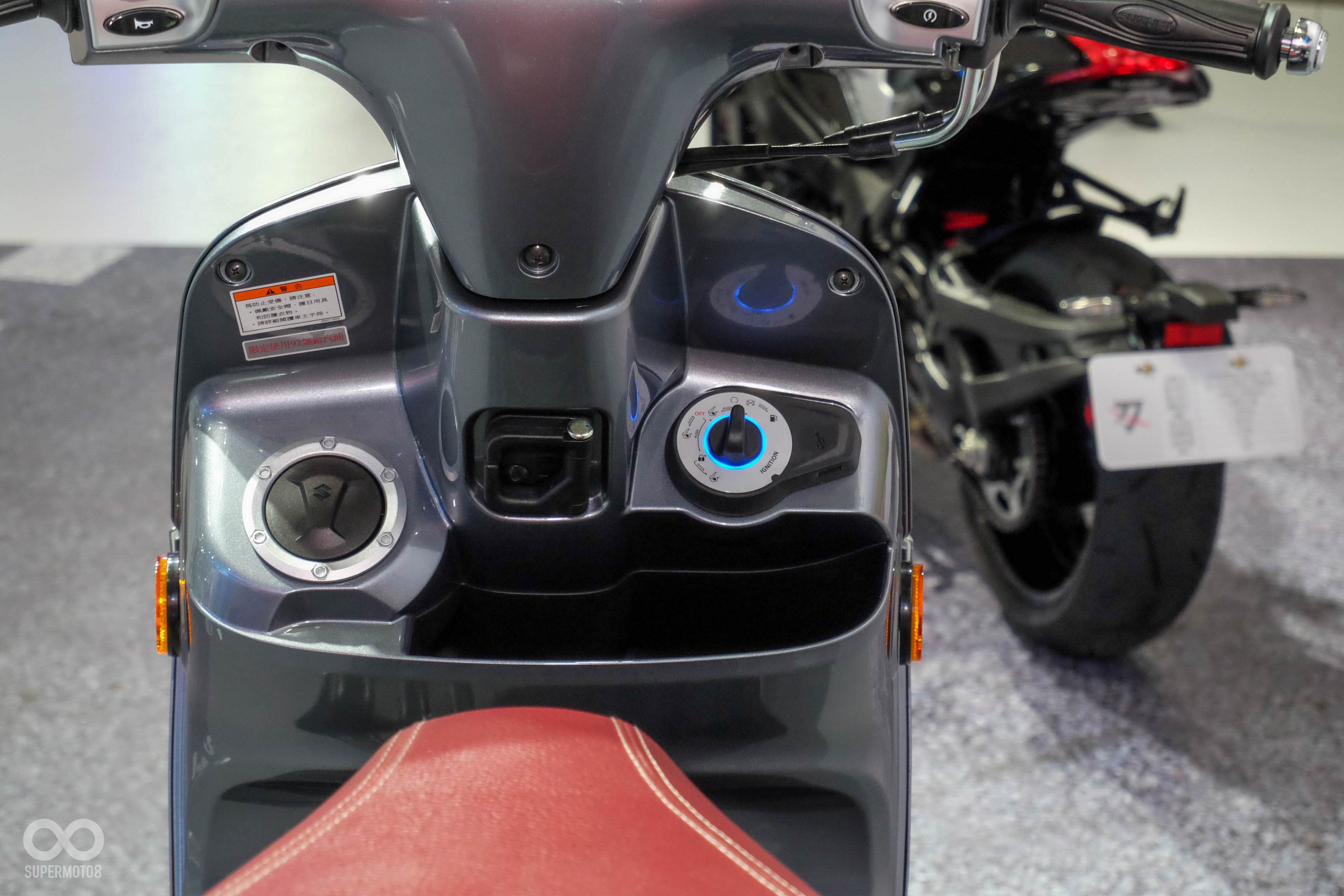 置物空間表現不差,前方也有置物手套箱的設計