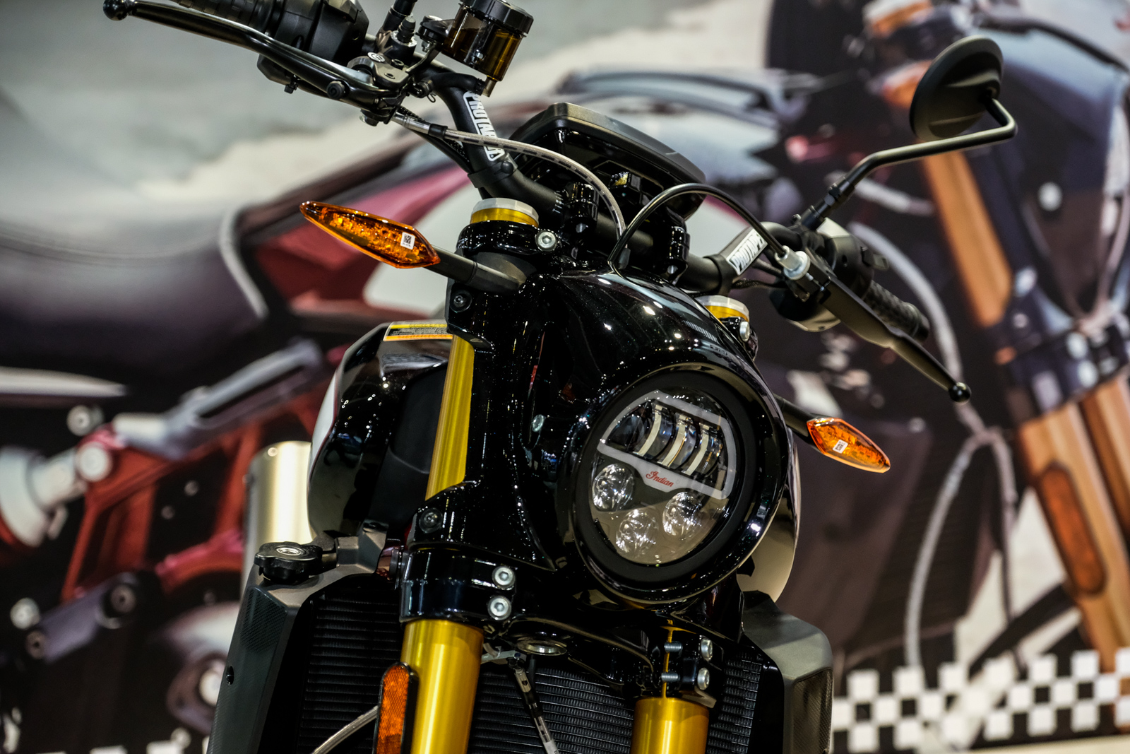 INDIAN FTR1200S兩款車型的定價分別為88.8萬以及96.8萬,另外車展期間訂車還有降價兩萬元、送防摔衣組的優惠活動!