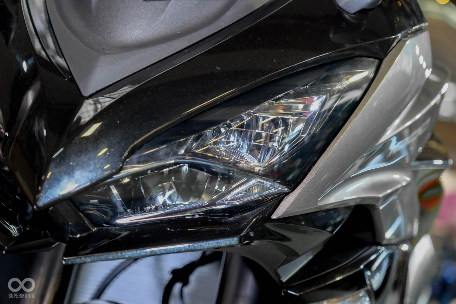 大燈部分從傳統的鹵素燈泡，改成了更為節能的LED燈具