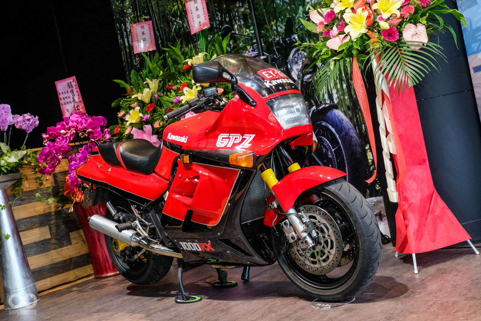 除了酷炫的新車外，經典KAWASAKI也在場內展示