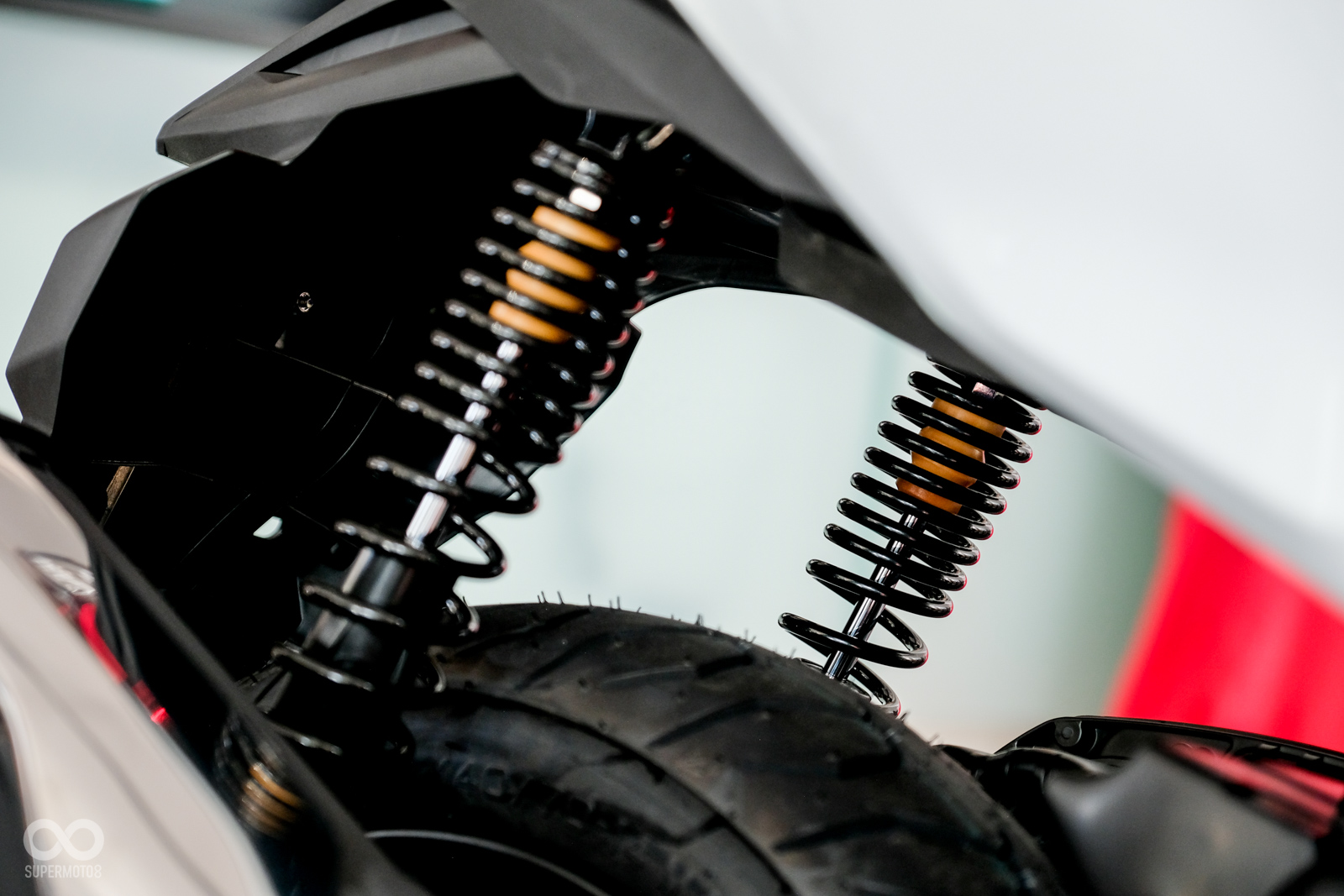 2018 NSS 300除了ABS外,更導入HSTC循跡防滑控制系統,讓車輛安全性更上一層樓