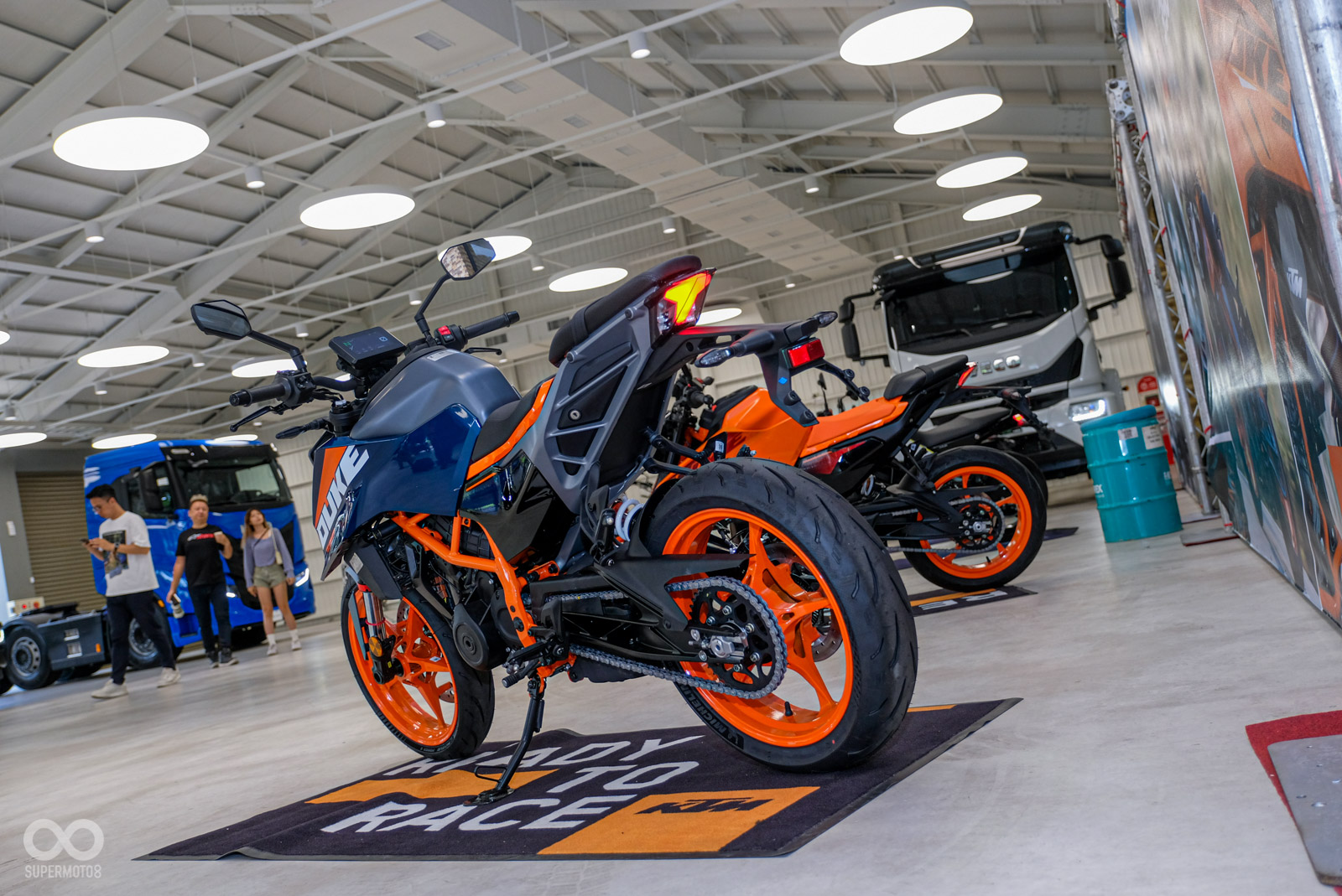 座高降低到820mm更親民