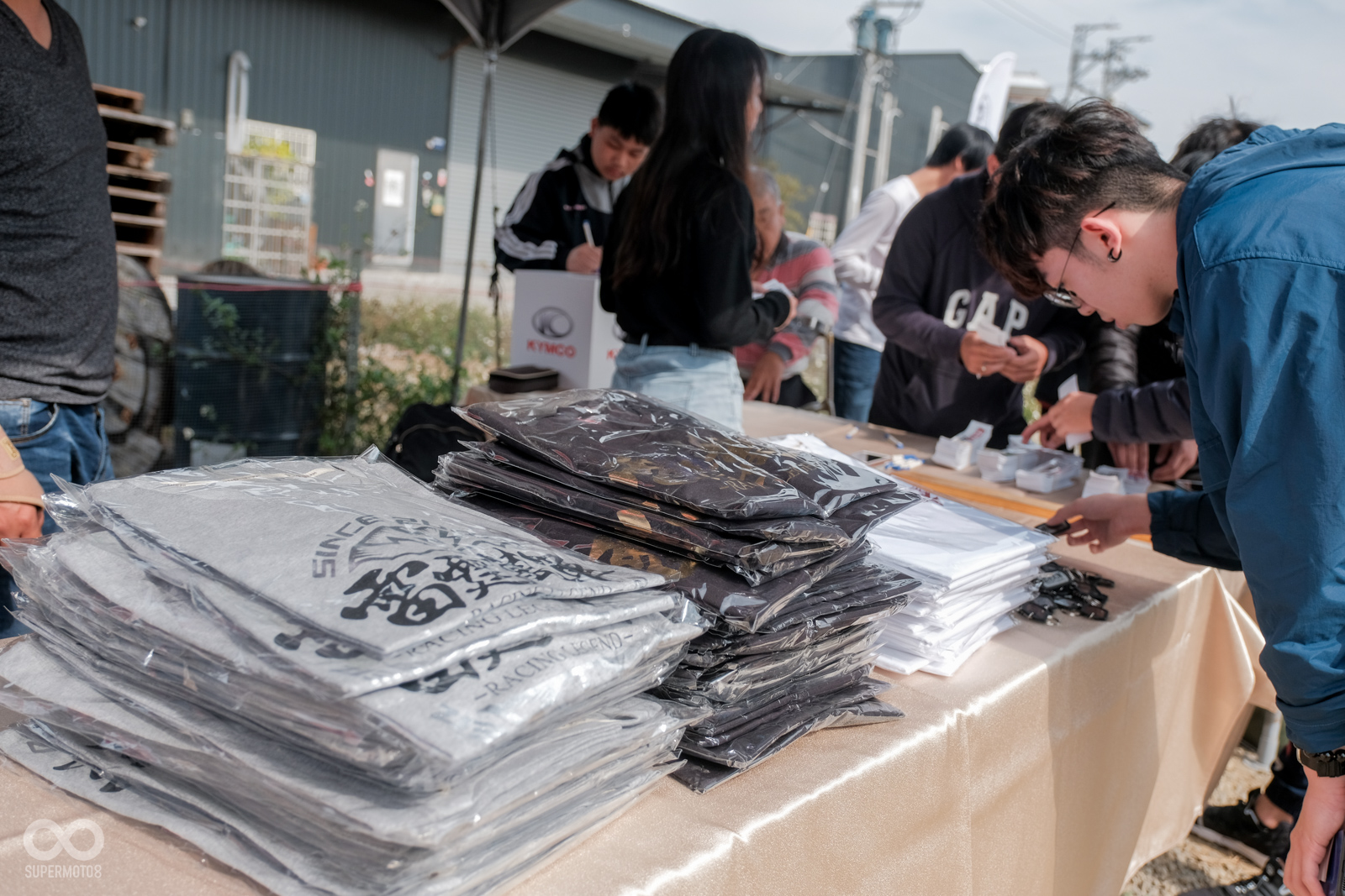 這次除了有得吃有得喝之外，現場參與報導還有不少紀念禮品可以拿！