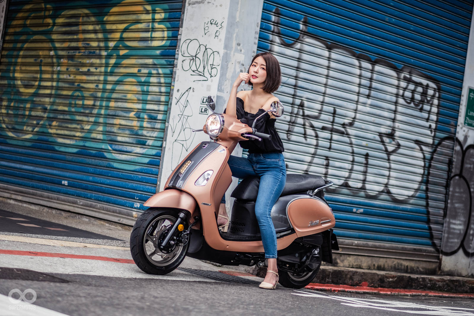 如果你以為這是台僅能上下班代步的通勤車,那你就小看SYM Fiddle 125了