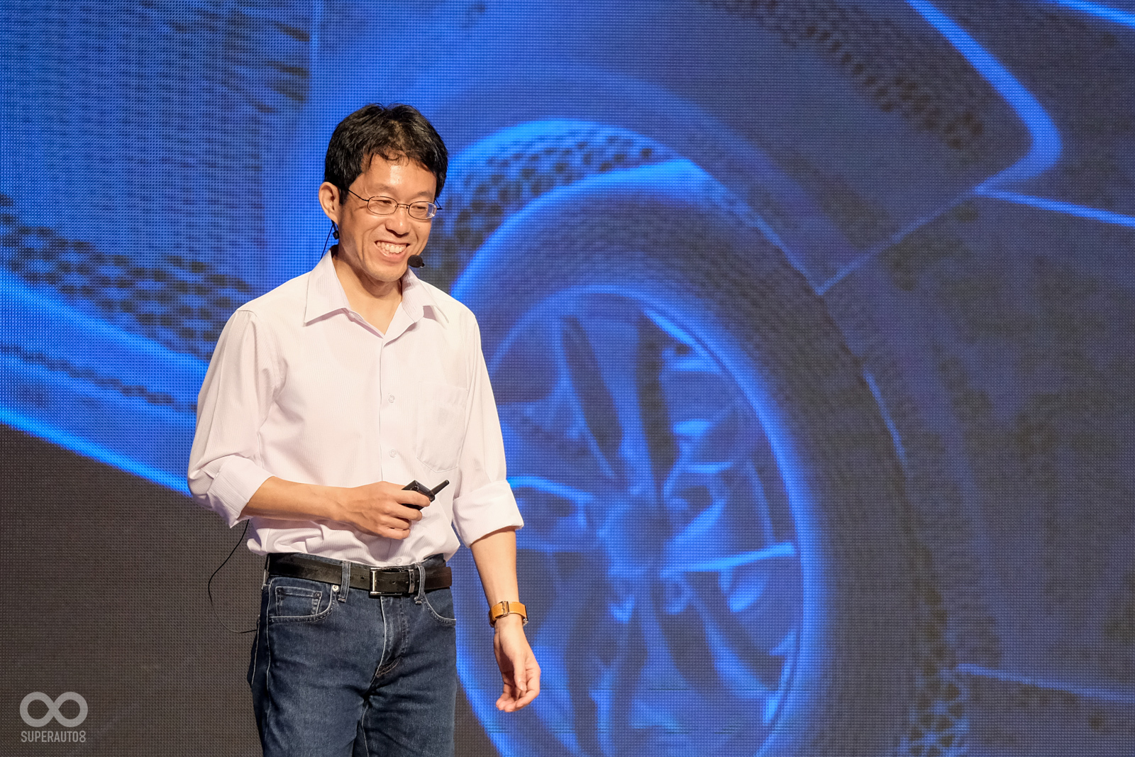 宏碁電腦 價值創新中心總處長 林燕棋為大家介紹智駕車技術