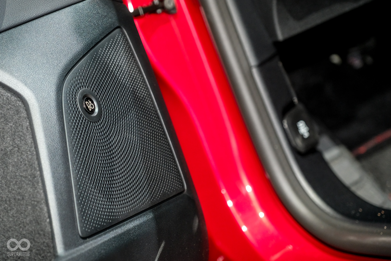 新一代的FORD FOCUS也配上了知名的B&O音響