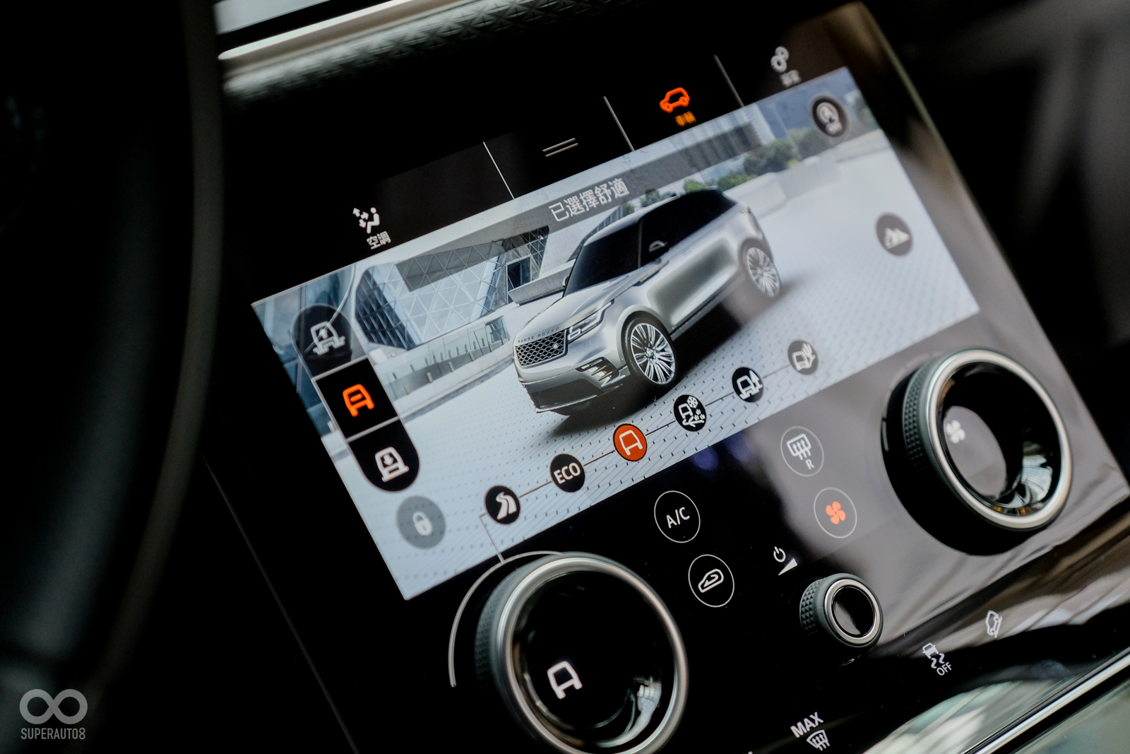 10吋Touch Pro Duo雙觸控式螢幕讓車室質感再升級