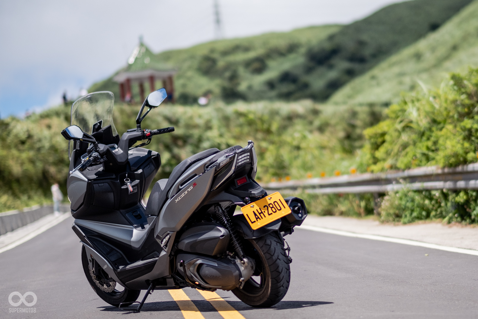 尾燈造型承襲舊款刺激400,為導光條與中央橫式LED燈組設計