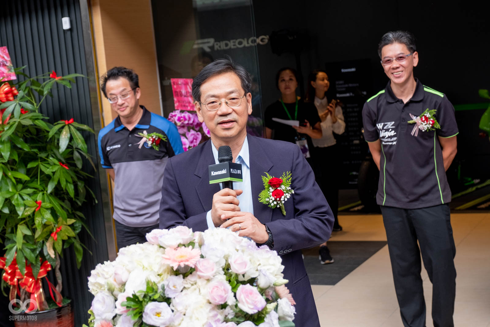 KAWASAKI台灣川崎總代理KYMCO光陽的執行長柯俊斌也親臨現場祝賀