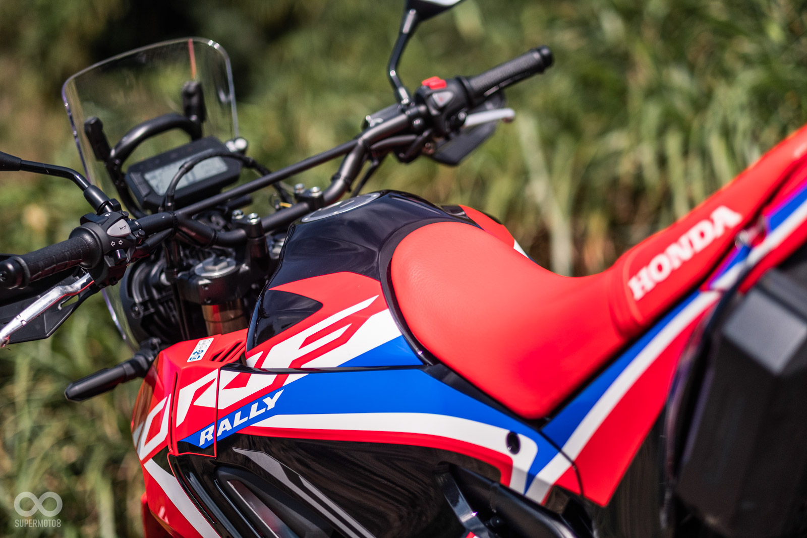 車身側面整流罩上有著大大的RALLY字樣