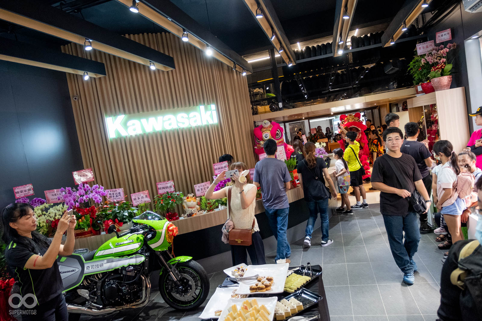 店內陳設以高質感的工業風呈現,視覺看來非常舒適