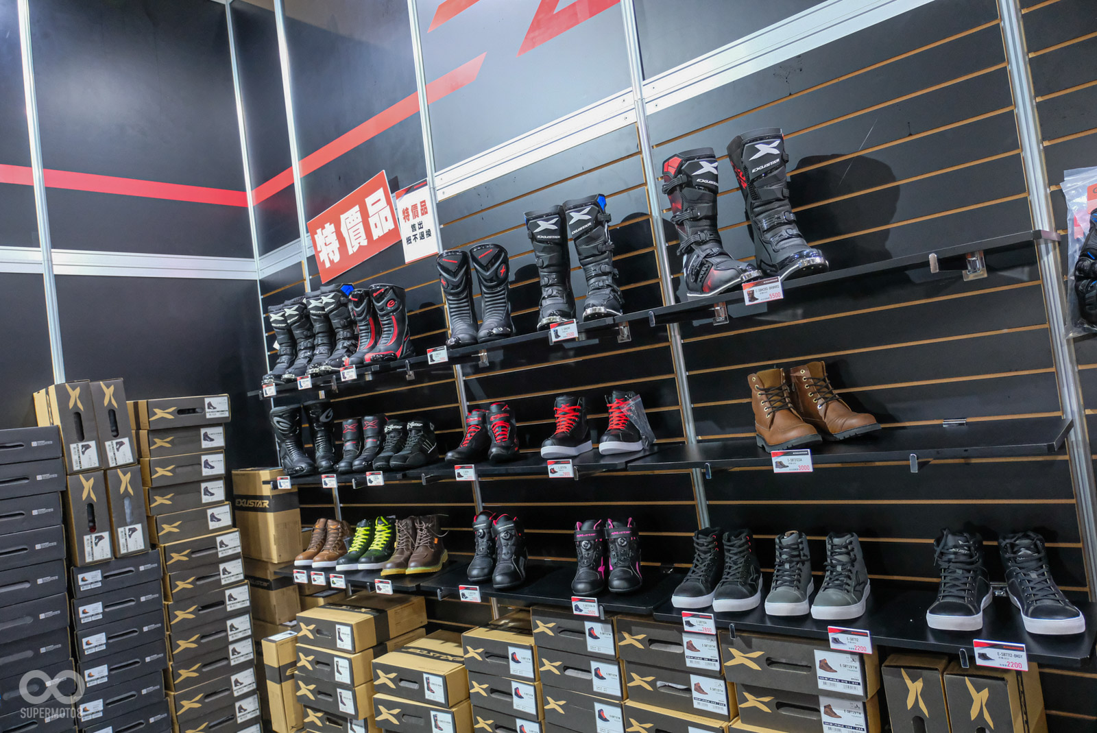 眾多不同取向的車靴可以選購