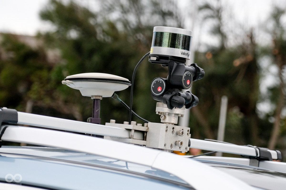 光達與GPS的天線位於車頂,因為是試做模型的緣故,僅使用一枚光達,若是要投入量產數量勢必要再增加